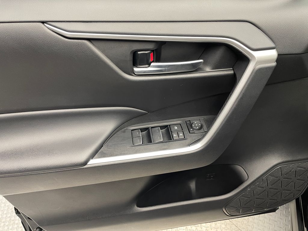 2024 Toyota RAV4 XLE 9