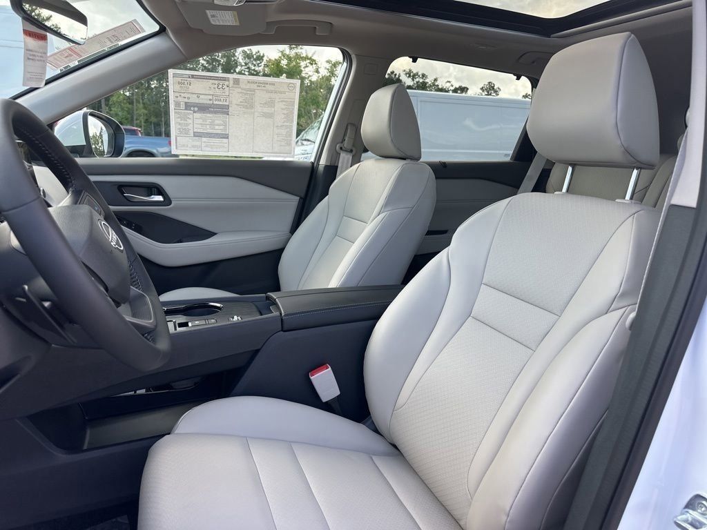 2025 Everest White Pearl Nissan Rogue SV FWD SUV