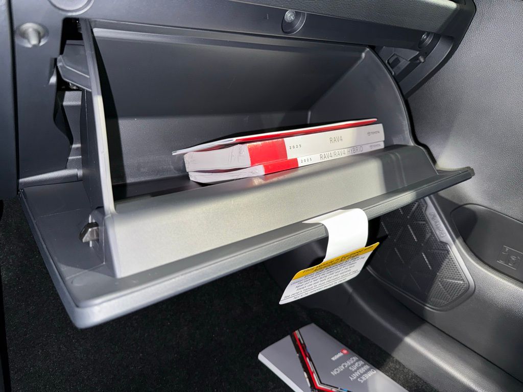 Thumbnail: 2025 Toyota RAV4 - 31