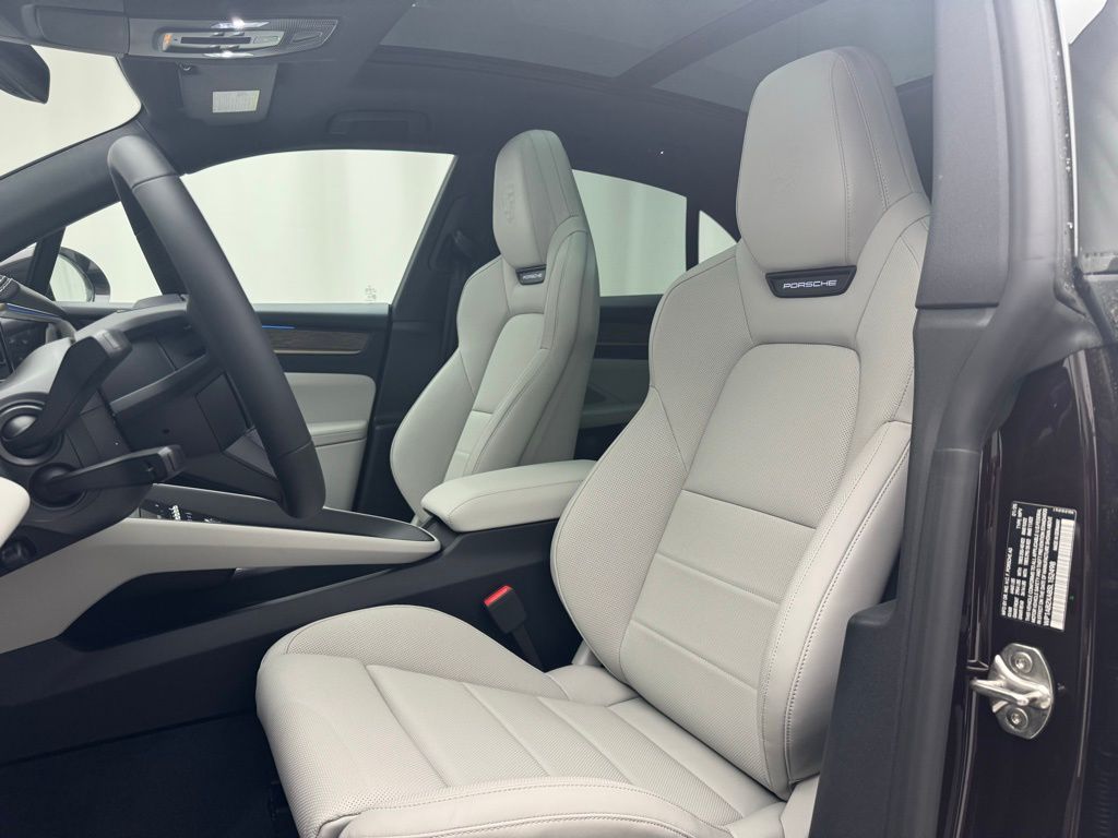 Thumbnail: 2025 Porsche Macan - 5