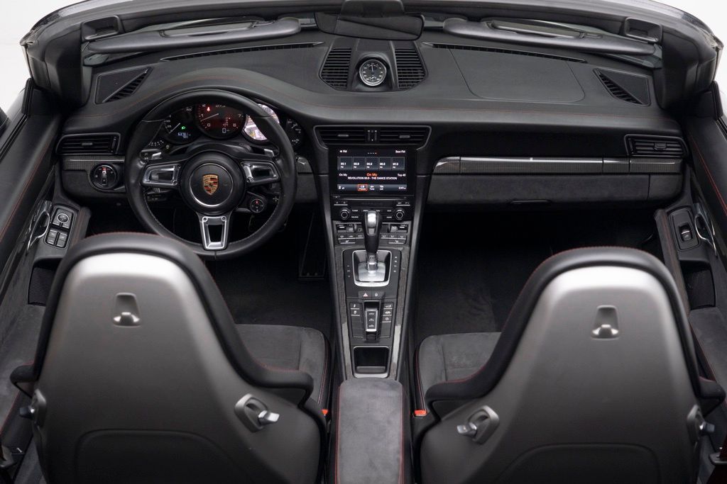 2017 Porsche 911 - Thumbnail 9