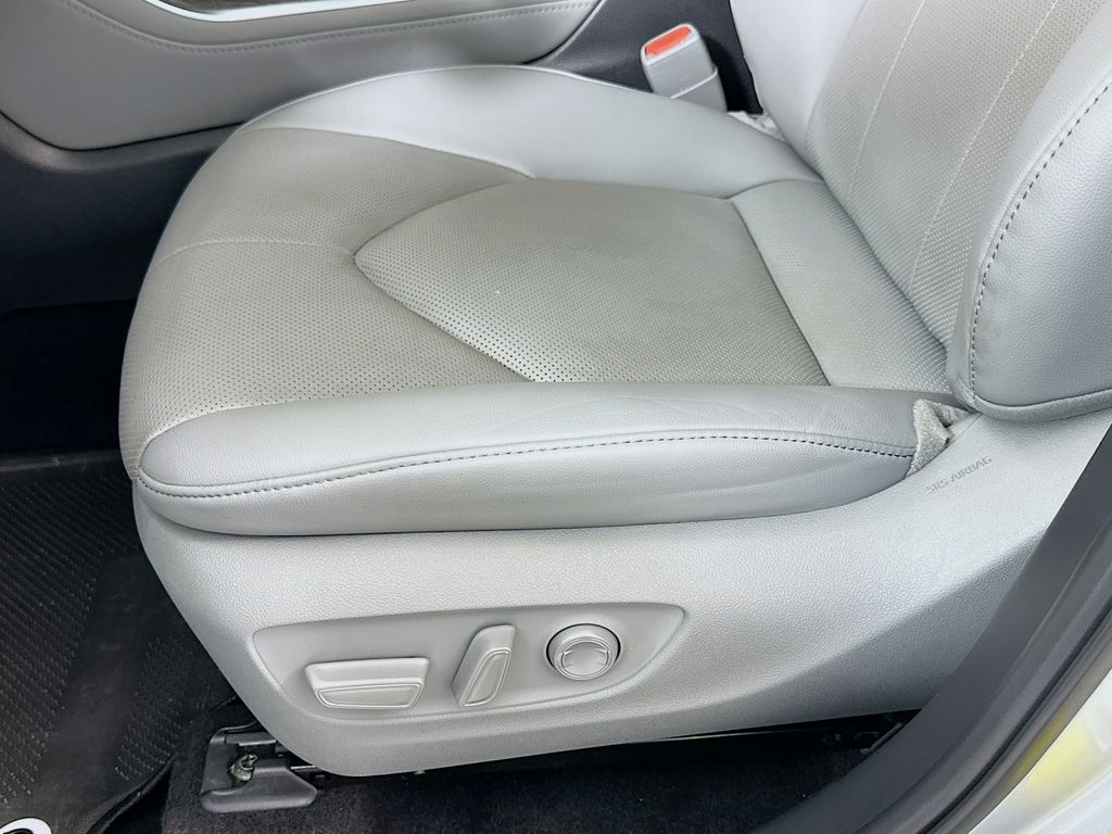 Thumbnail: 2023 Toyota Highlander - 19