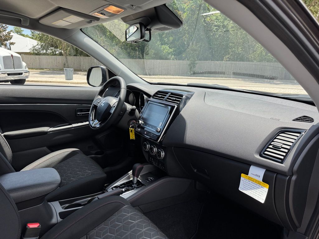 2025 Mitsubishi Outlander Sport LE photo 21