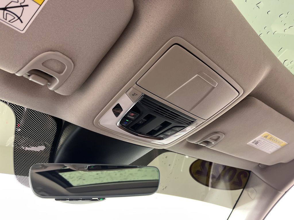 Thumbnail: 2022 Acura MDX - 32