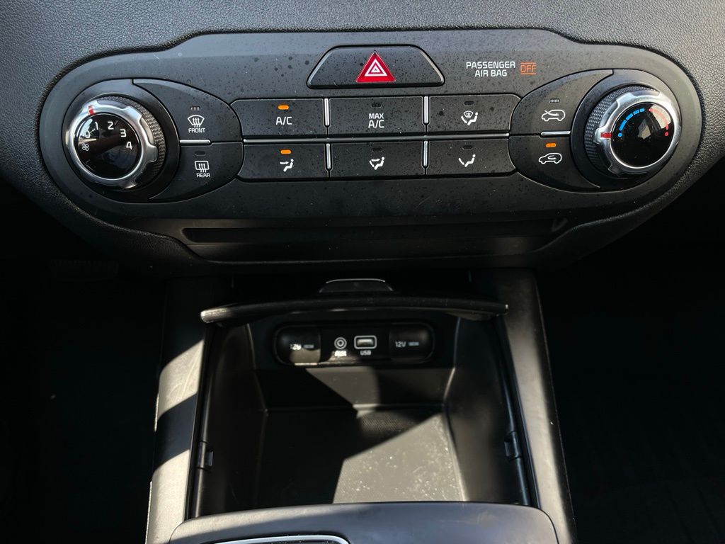 Thumbnail: 2018 Kia Sorento - 19
