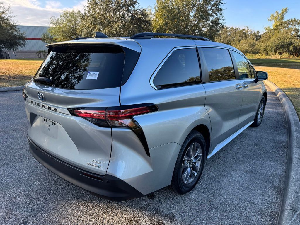 2021 Toyota Sienna XLE 5