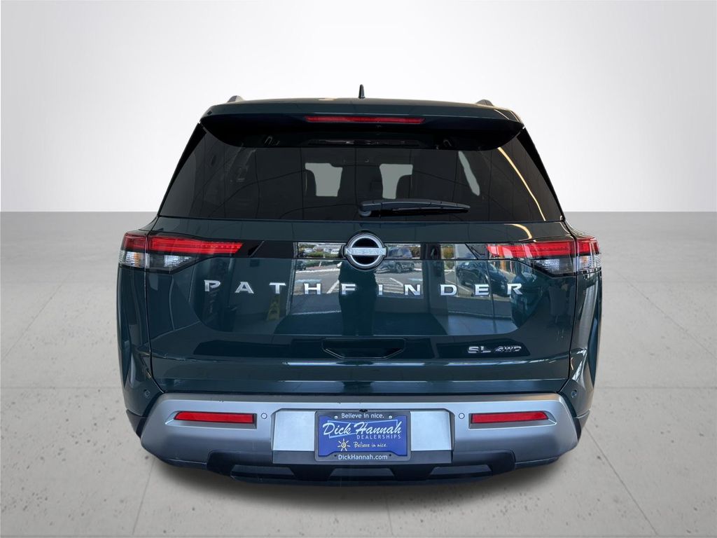 2024 Nissan Pathfinder SL