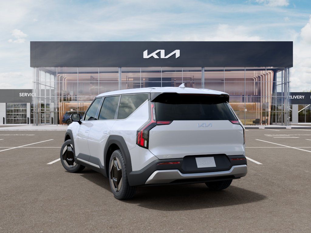 New 2026 Glacial White Pearl Kia Light image 4