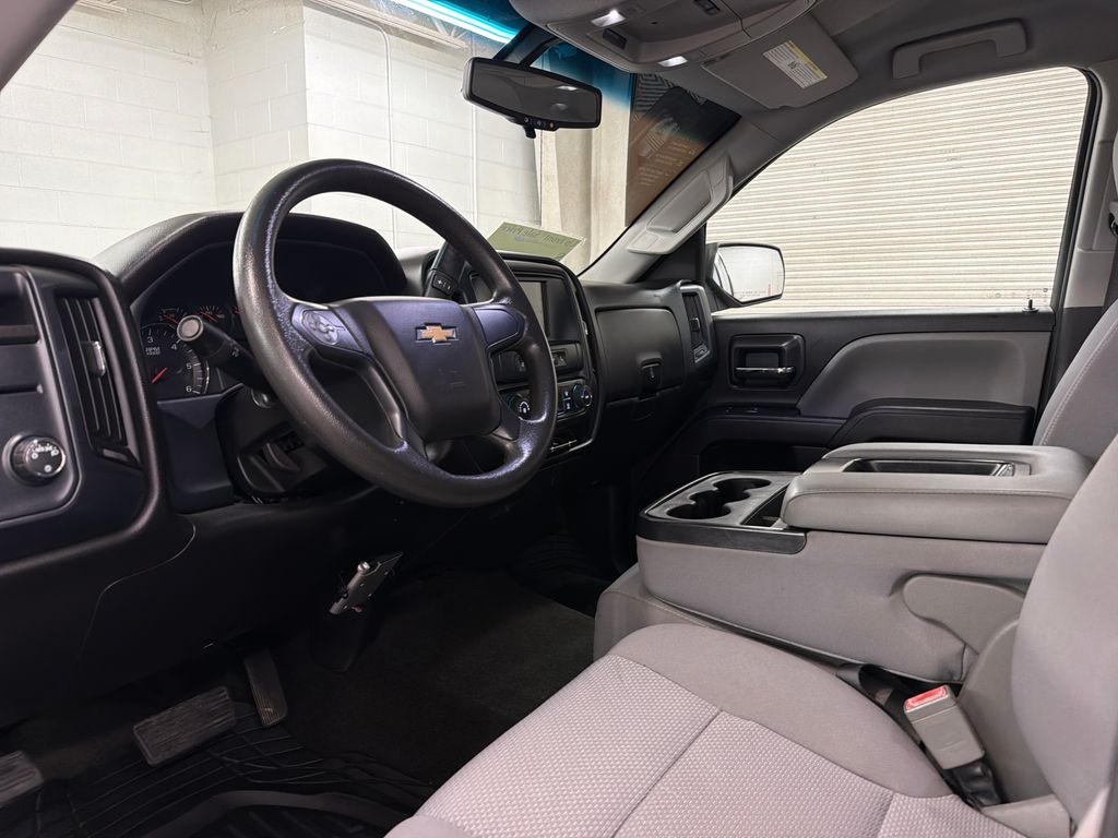 Used 2018 Silver Chevrolet Custom image 4