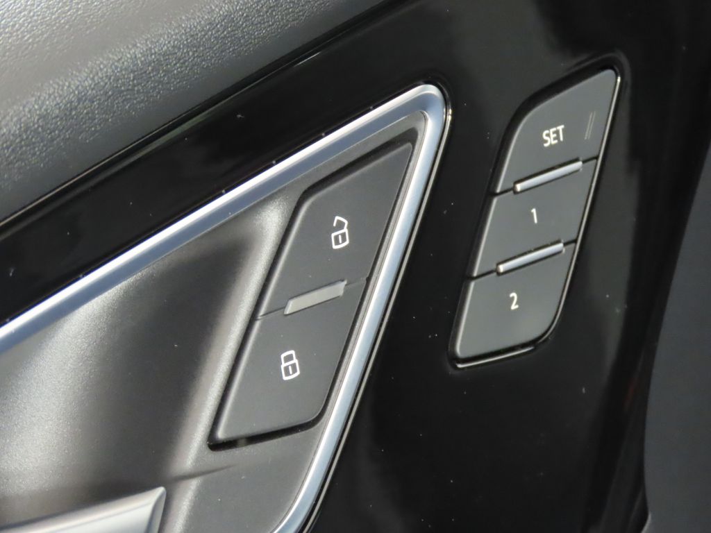 Thumbnail: 2023 Audi Q4 e-tron - 31