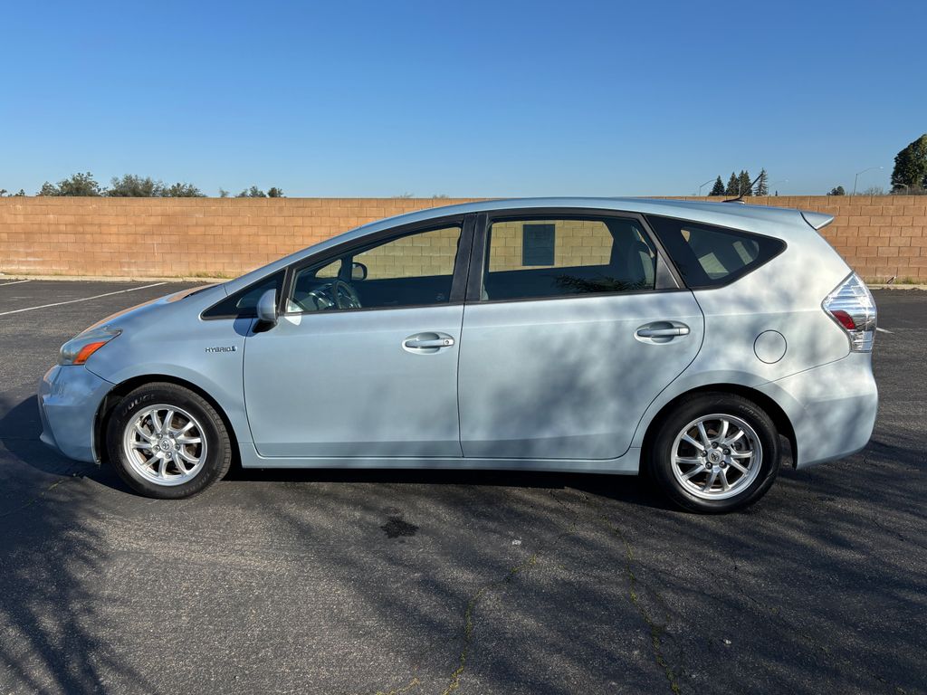 Thumbnail: 2012 Toyota Prius v - 8