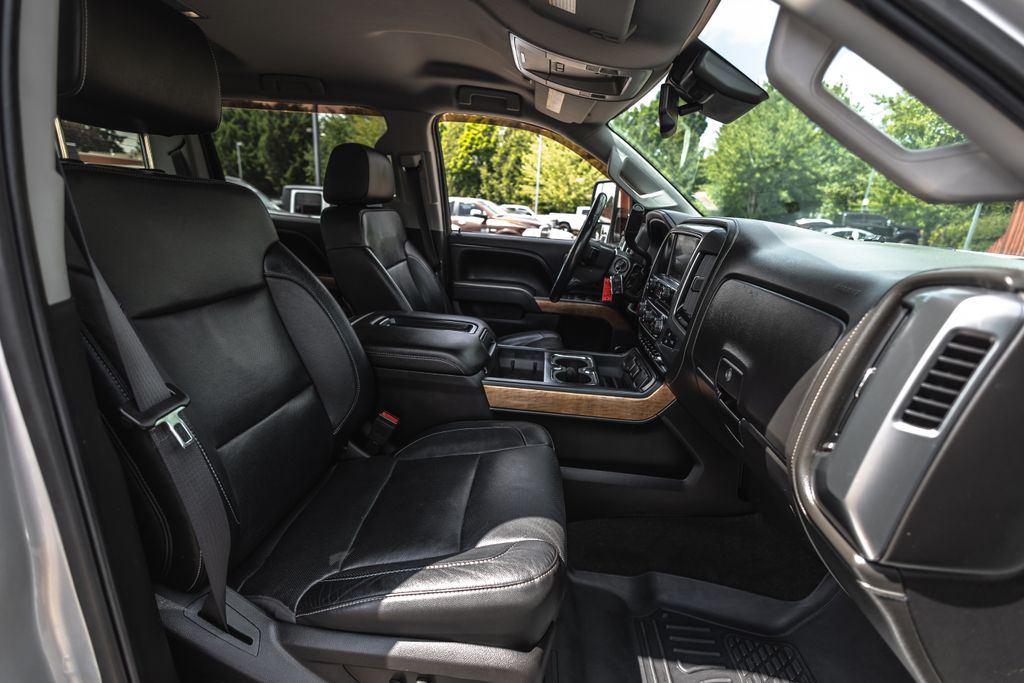 2015 Chevrolet Silverado 2500HD Built After Aug 14 LTZ thumbnail 31