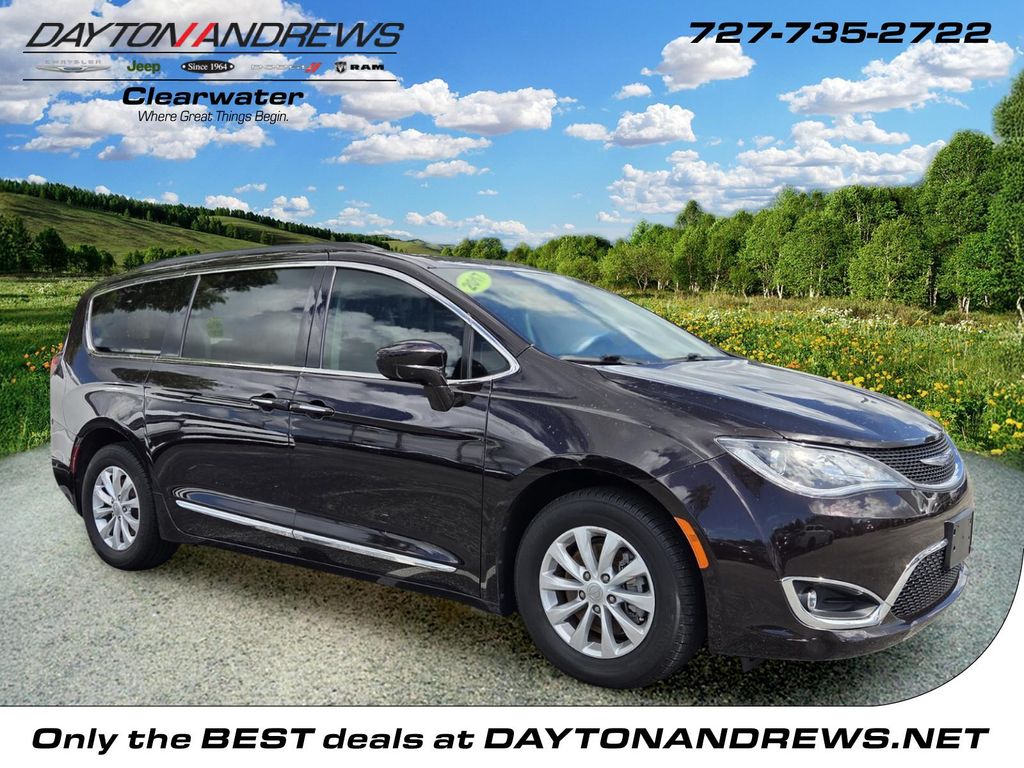 Dark Cordovan Pearlcoat 2017 Chrysler Pacifica Minivan Front-Wheel Drive 9-Speed Automatic