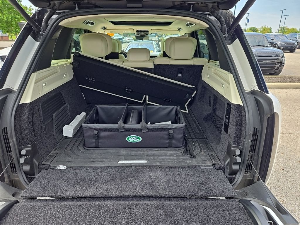 Certified Used 2024 White Land Rover Autobiography image 19