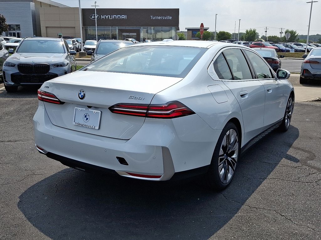 Thumbnail: 2026 BMW 5 Series - 4