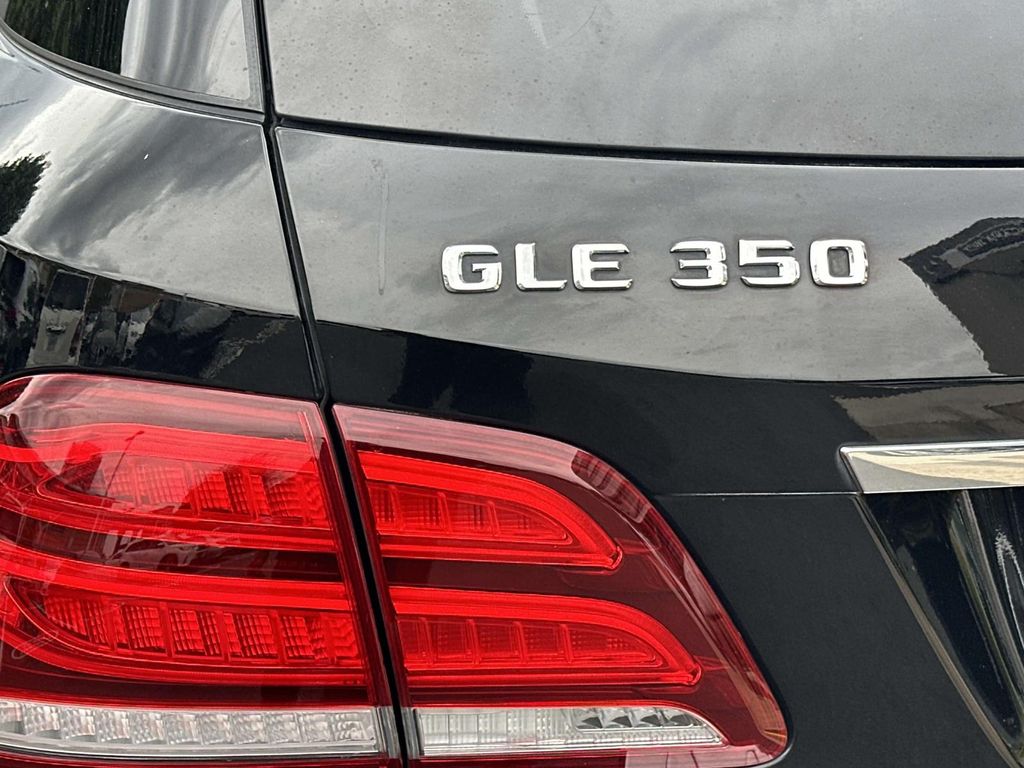 Thumbnail: 2016 Mercedes-Benz GLE - 10