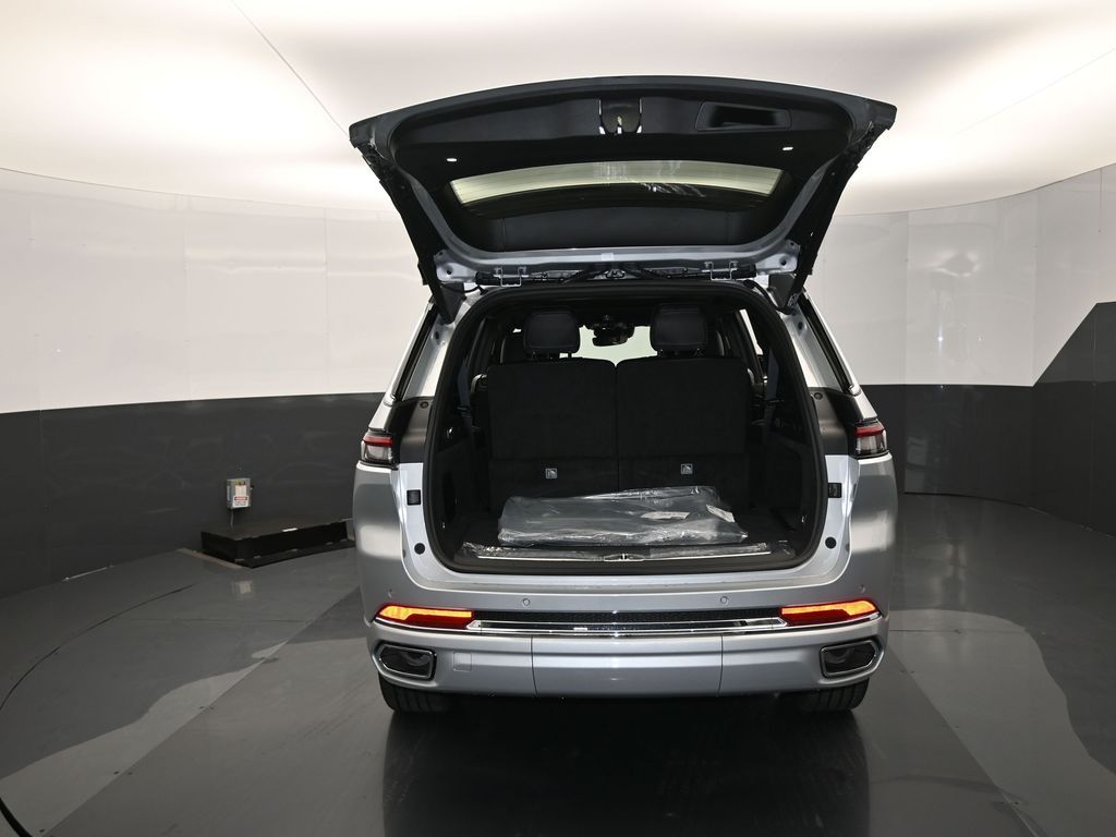 Used 2024 Silver Zynith Jeep Overland image 34