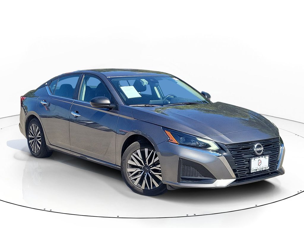 Gray (Gun Metallic) 2025 Nissan Altima Sedan Front-Wheel Drive Continuously Variable Transmission