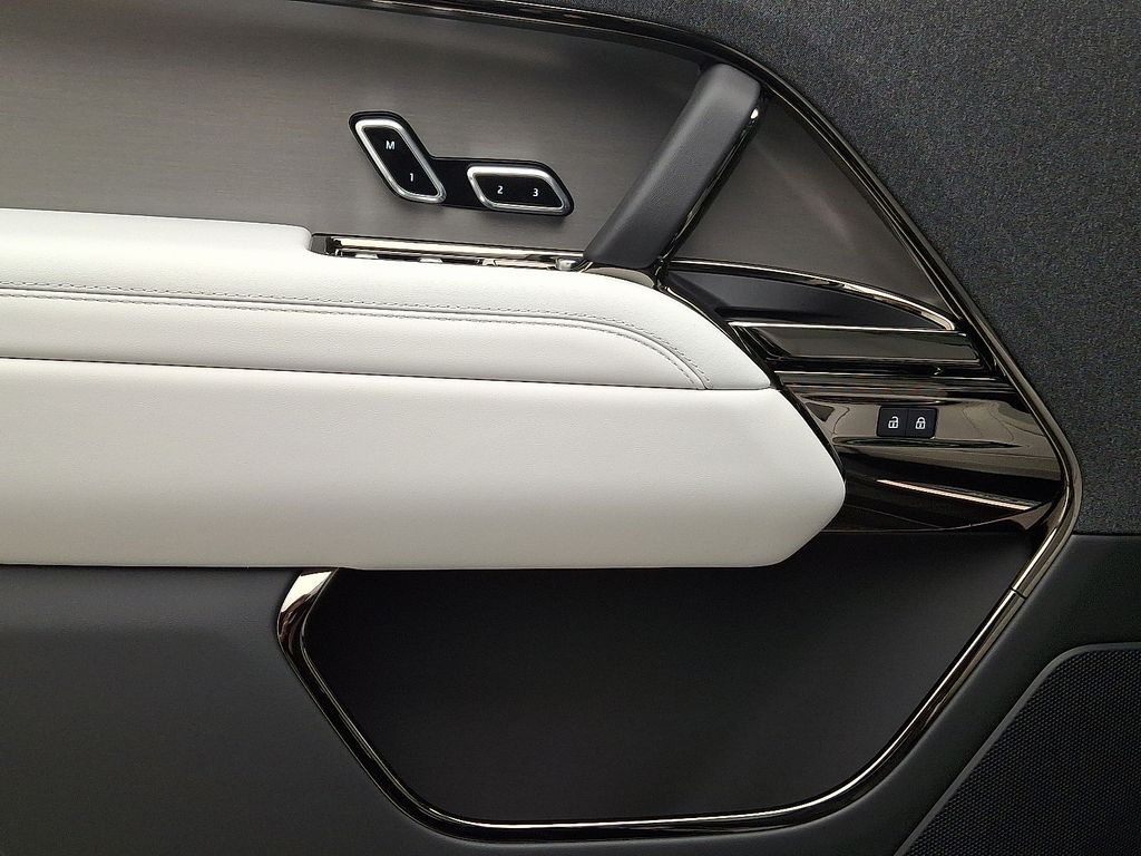 Thumbnail: 2026 Land Rover Range Rover Sport - 9