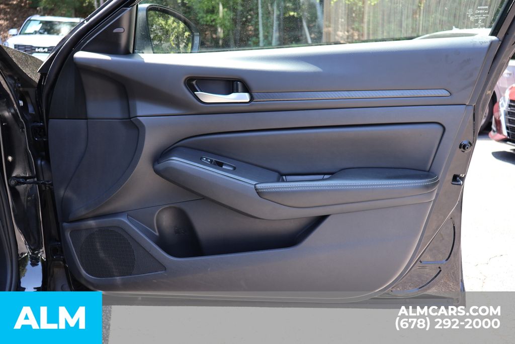 Used 2025 Black Nissan 2.5 SV image 28