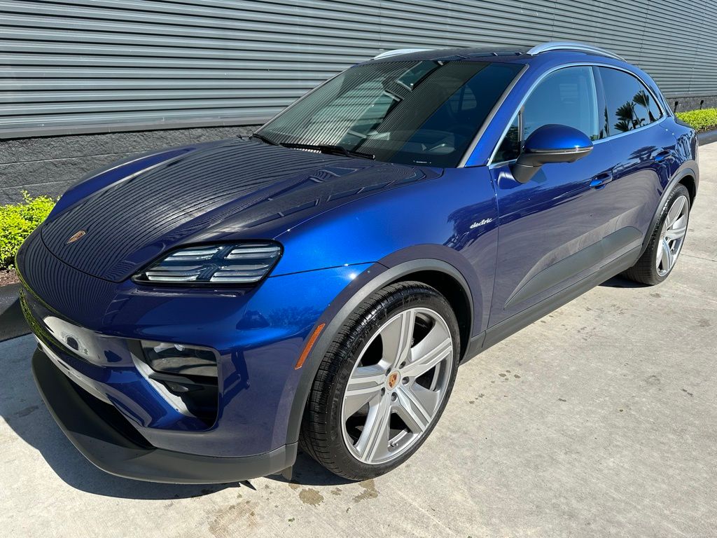 Thumbnail: 2024 Porsche Macan - 3