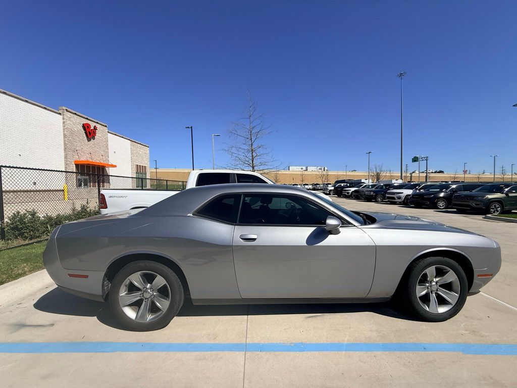 2015 Dodge Challenger SXT RWD