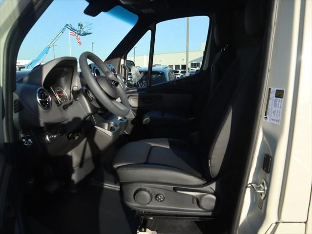 Thumbnail: 2026 Mercedes-Benz Sprinter - 9