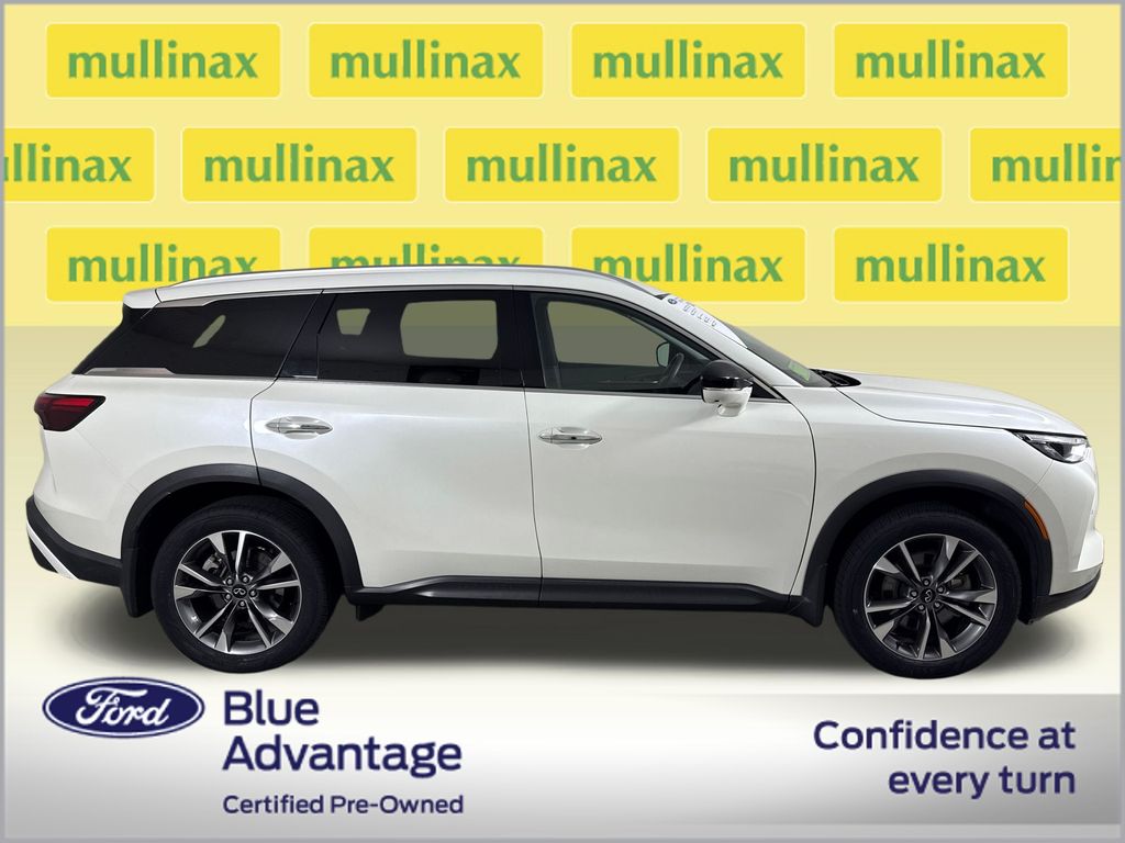 Certified Used 2024 White INFINITI LUXE image 2