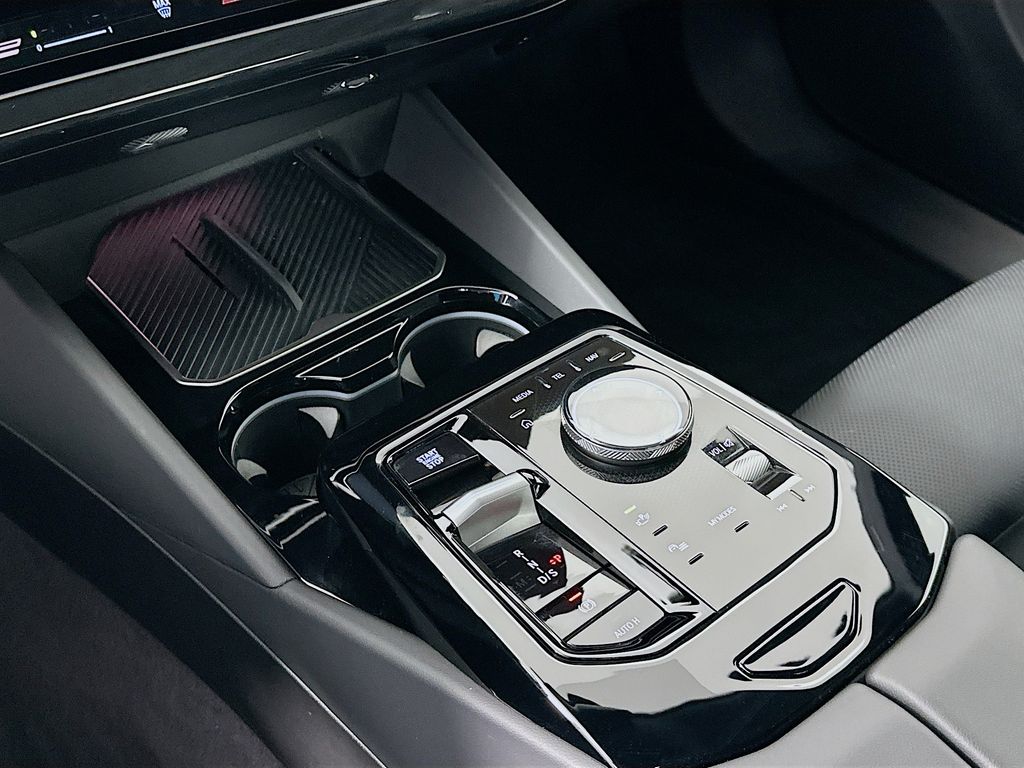 Thumbnail: 2025 BMW 5 Series - 17