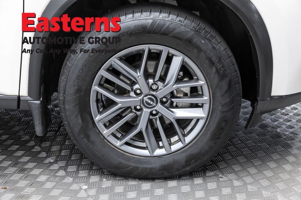 Used 2022 White Nissan S image 31