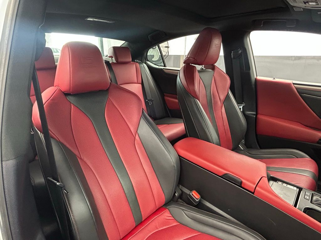 Used 2023 White Lexus 300h image 29