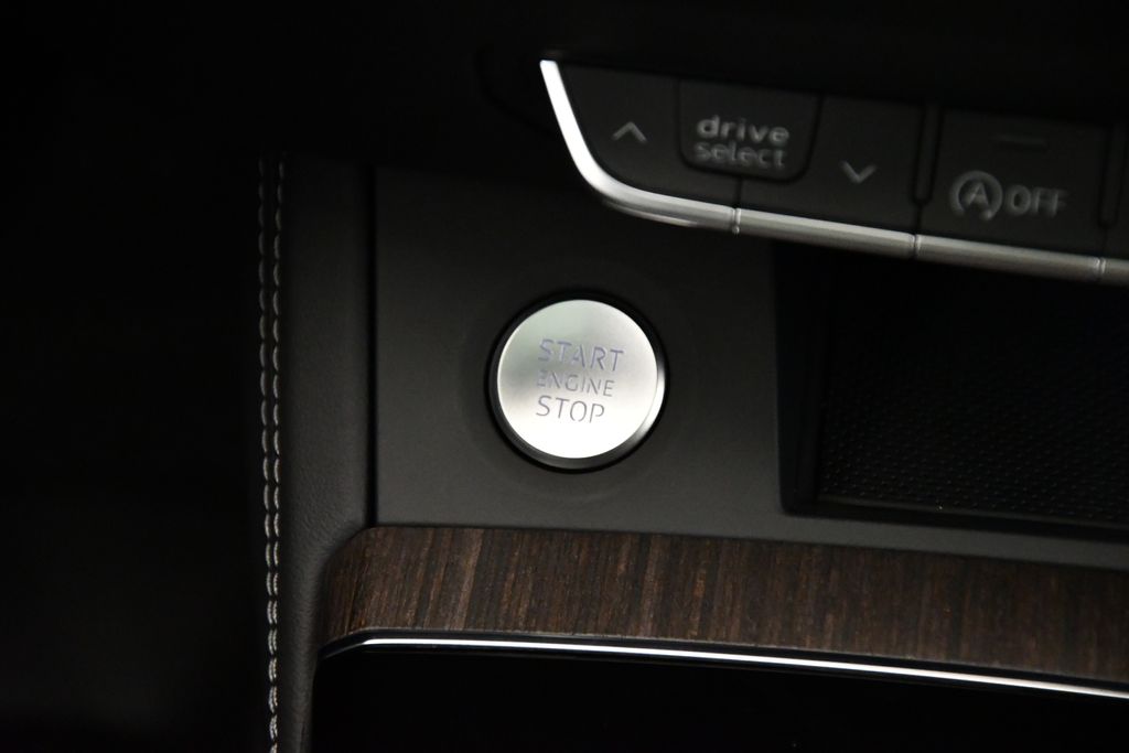 Thumbnail: 2025 Audi Q5 - 30