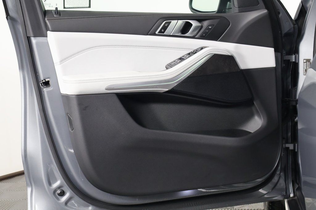2024 BMW X5 xDrive40i 12