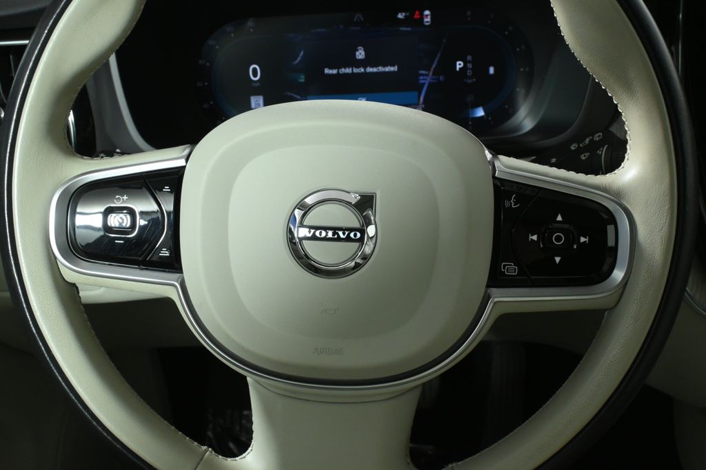 Thumbnail: 2023 Volvo XC60 - 20