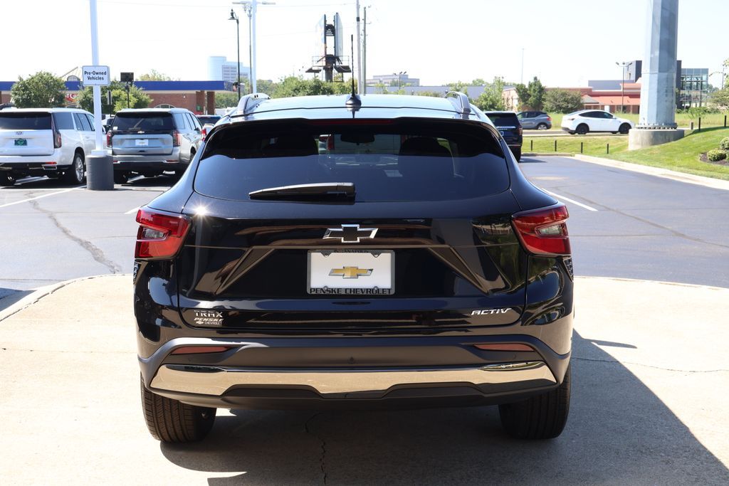 Thumbnail: 2026 Chevrolet Trax - 5