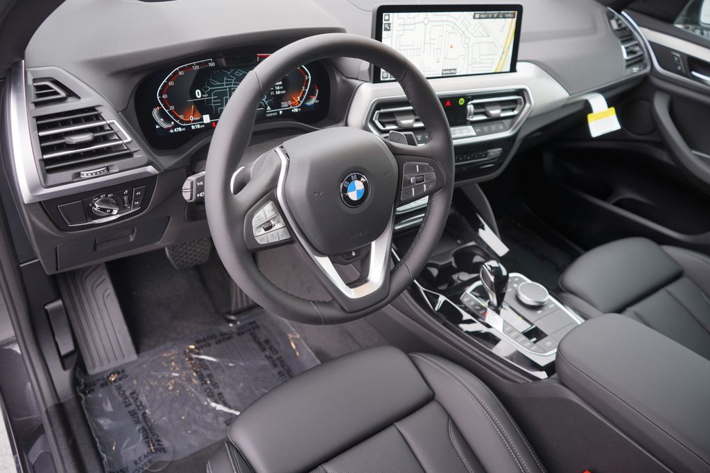 Thumbnail: 2025 BMW X4 - 12