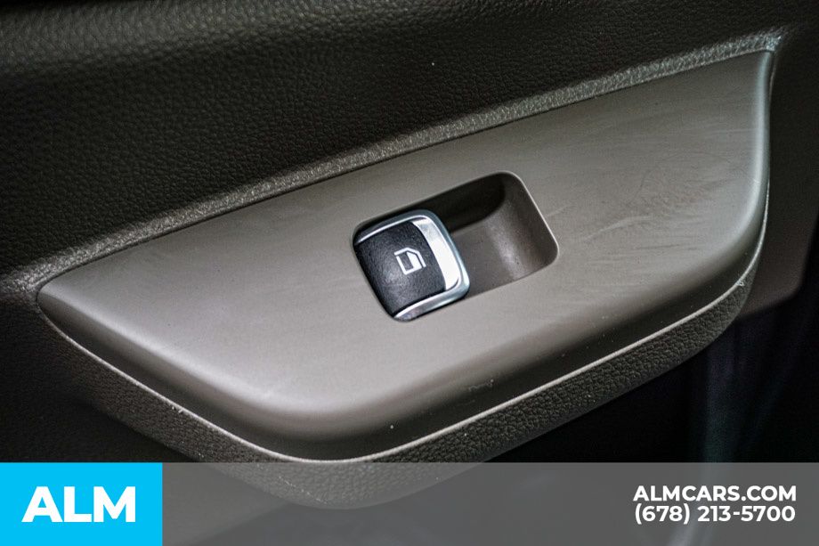 Used 2025 White Kia LXS image 35