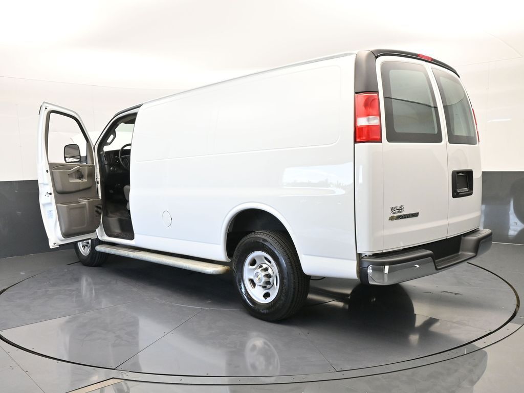 Used 2024 Summit White Chevrolet Work Van image 67