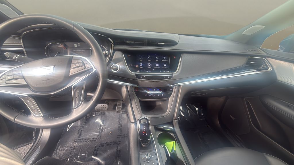 used 2025 Cadillac XT5 car, priced at $37,900