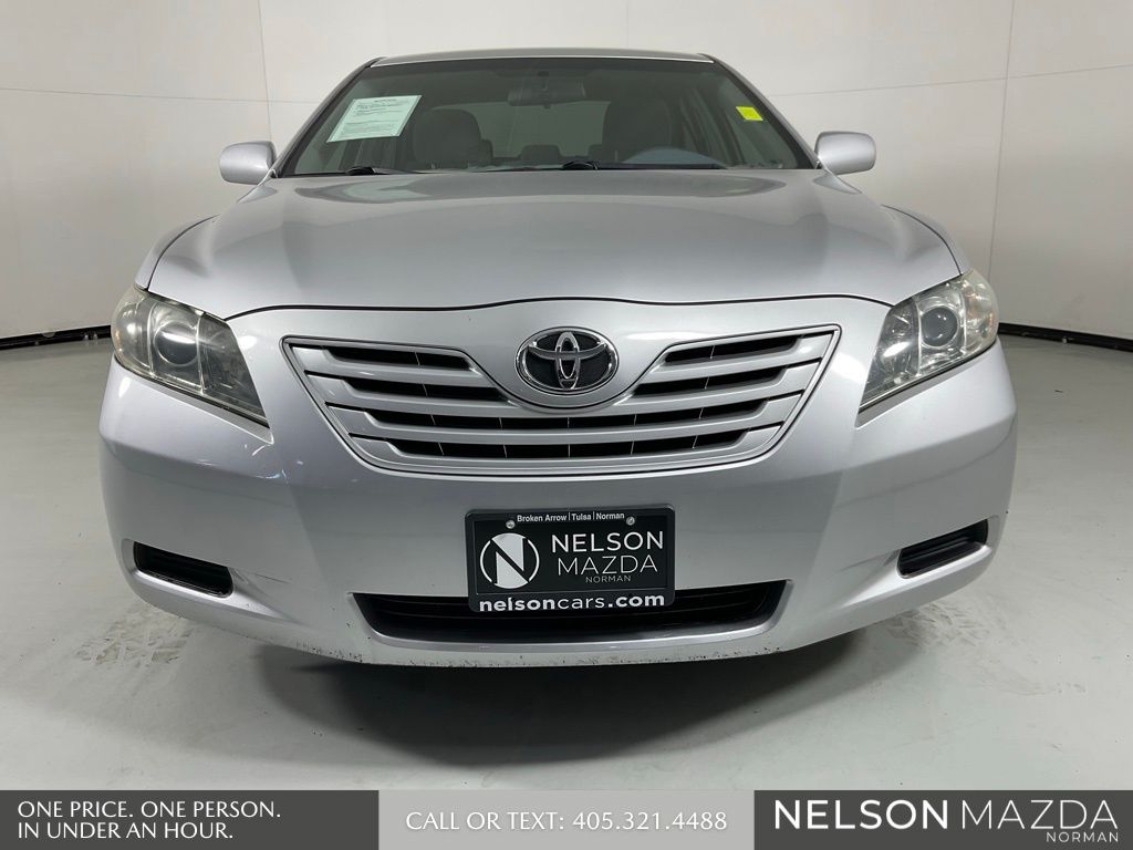 Used 2008 Silver Toyota LE image 2