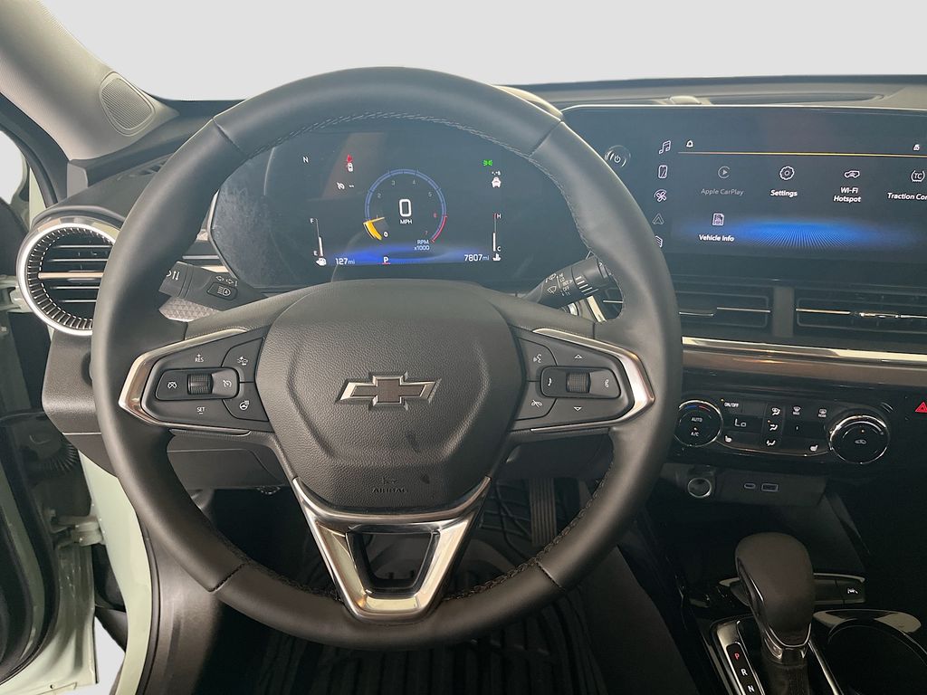 Used 2025 Green Chevrolet ACTIV image 11