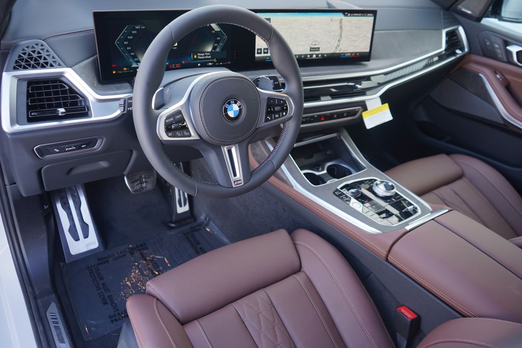 2025 BMW X7 M60i 13