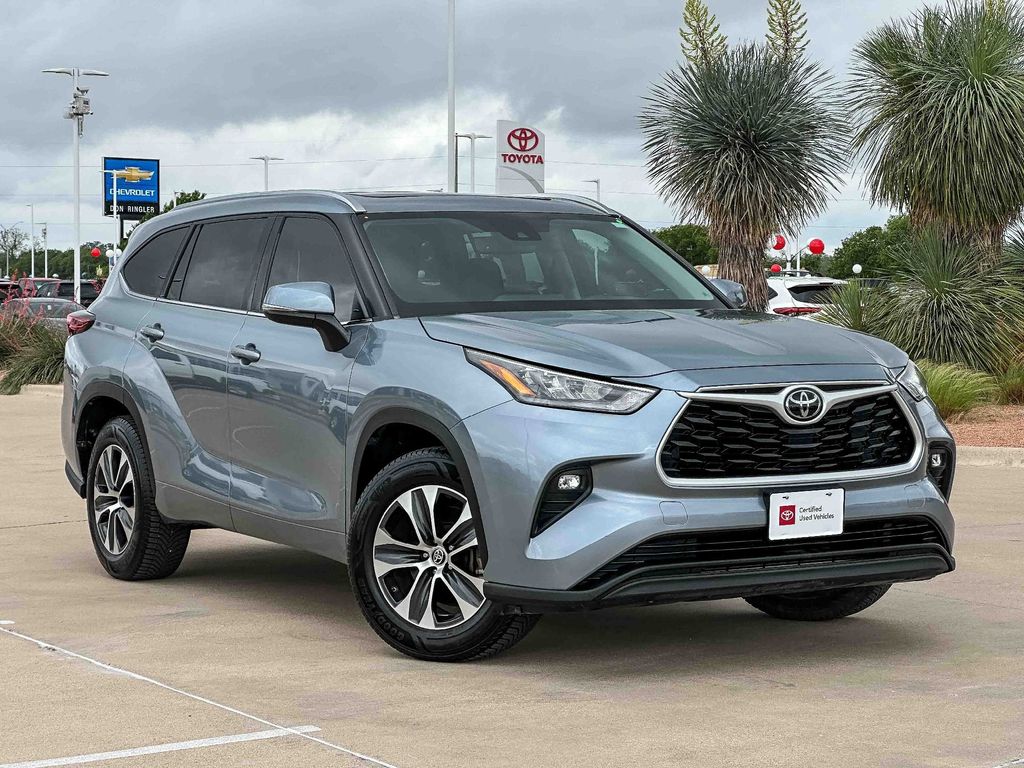 Moon Dust 2020 Toyota Highlander XLE FWD SUV / Crossover Front-Wheel Drive 8-Speed Automatic