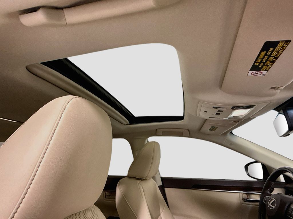 Thumbnail: 2016 Lexus ES - 18