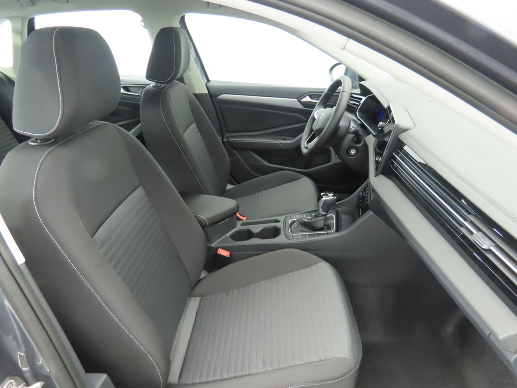 Thumbnail: 2025 Volkswagen Jetta - 21