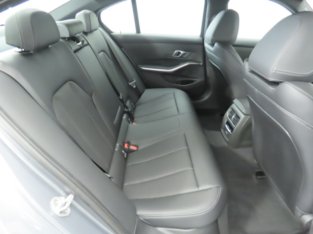 Thumbnail: 2025 BMW 3 Series - 22