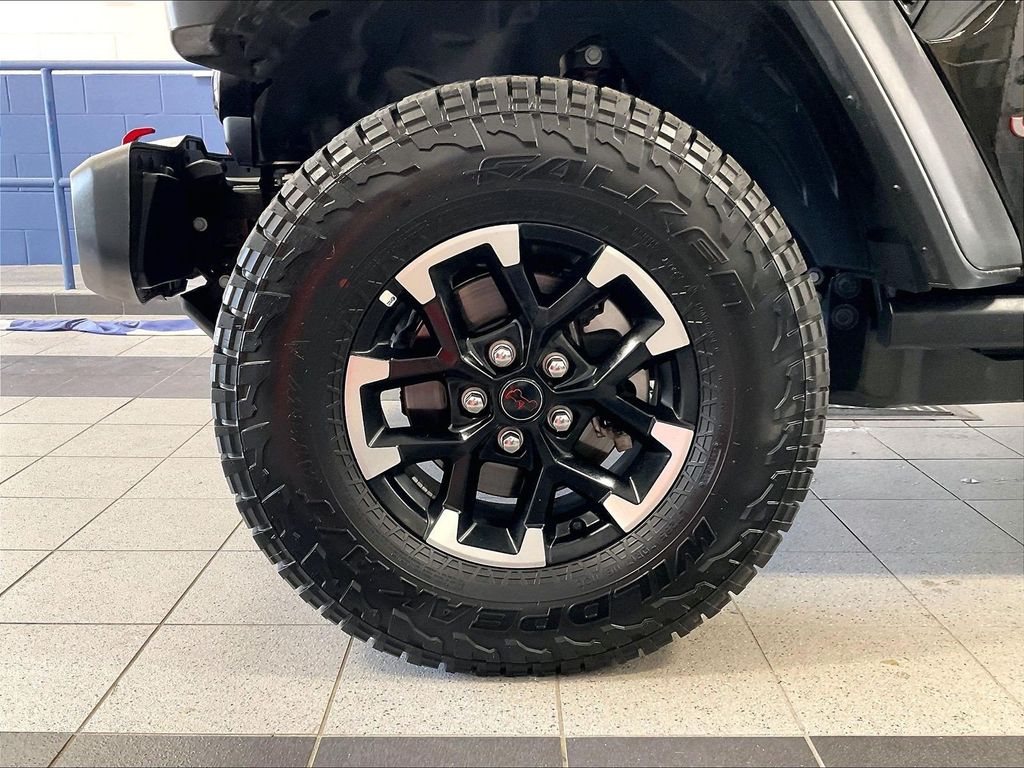 2026 Jeep Gladiator — photo 6