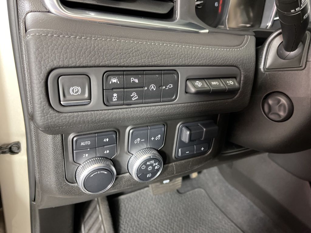 Thumbnail: 2021 GMC Yukon - 32