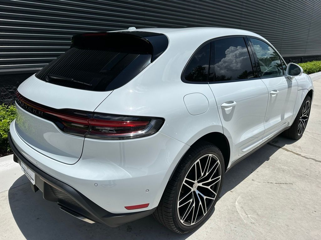 2025 Porsche Macan  9
