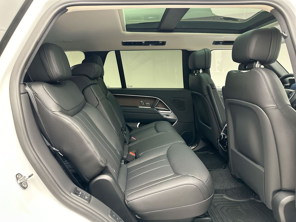 Thumbnail: 2025 Land Rover Range Rover - 4